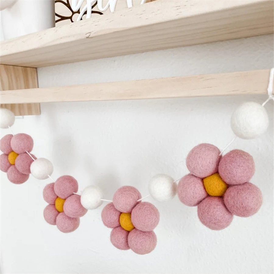 พวงดอกเดซี่ทำมือจากผ้าสักหลาด  - Baby Nursery Decor Girl บทวิจารณ์และราคา
