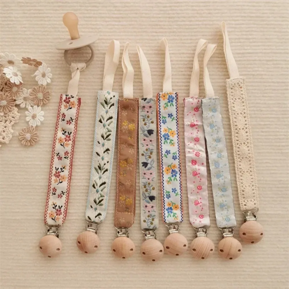สายคล้องจุกหลอกเด็ก ลายปักไม้  - Baby Nursery Boy บทวิจารณ์และราคา